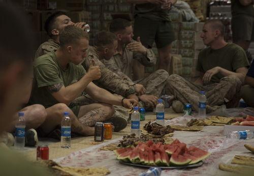 吃瓜美军图片,揭秘战地生活趣味瞬间