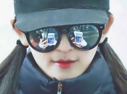 墨镜吃瓜是谁,揭秘网络红人的神秘面纱  第1张