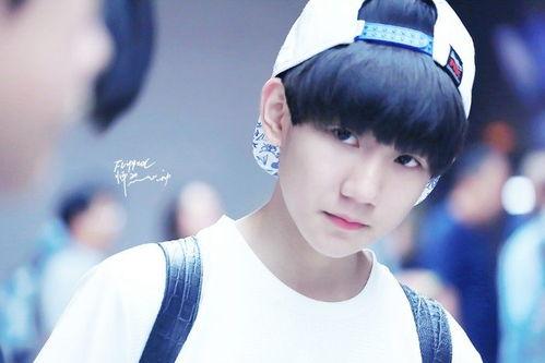 王源吃瓜假瓜图片,假瓜事件引发网友热议  第1张