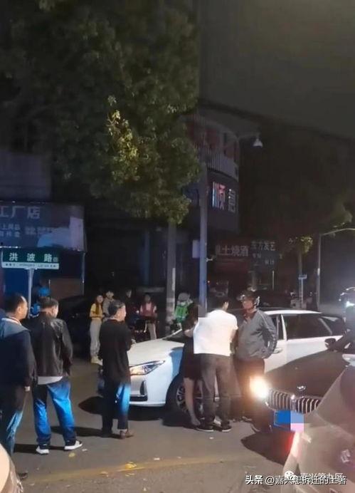 女子吃瓜被撞,意外事件引发网友热议  第3张